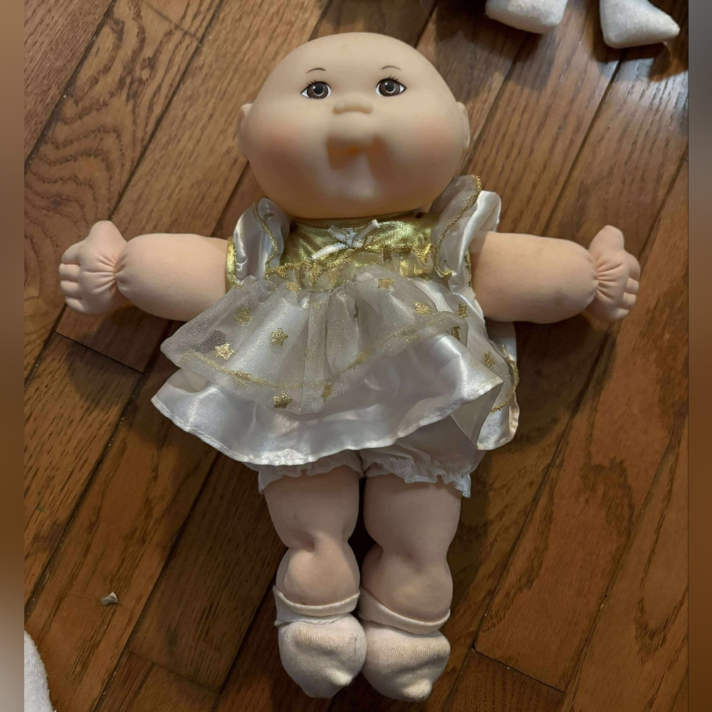 Rare Vintage Cabbage Patch Doll Holiday Baby has Certificate, Christmas limited